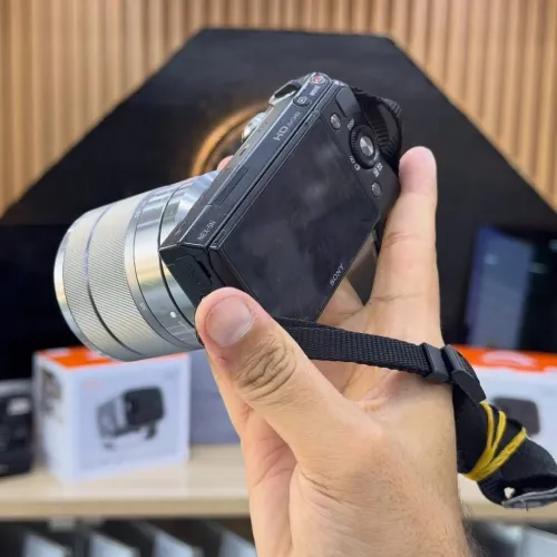 Sony NEX-5 avec 18-55mm oss en excellent état batterie et chargeur