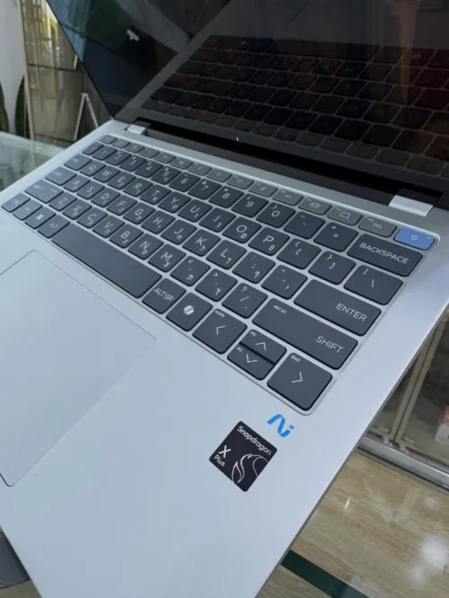 HP OMNIBOOK X14  SNAPDRAGON X PLUS 8 CORES 16GB/1TB