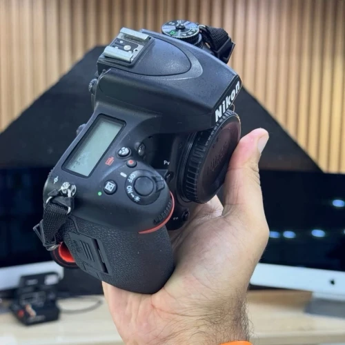 Nikon D750 boitier nu en excellent état avec batterie et chargeur