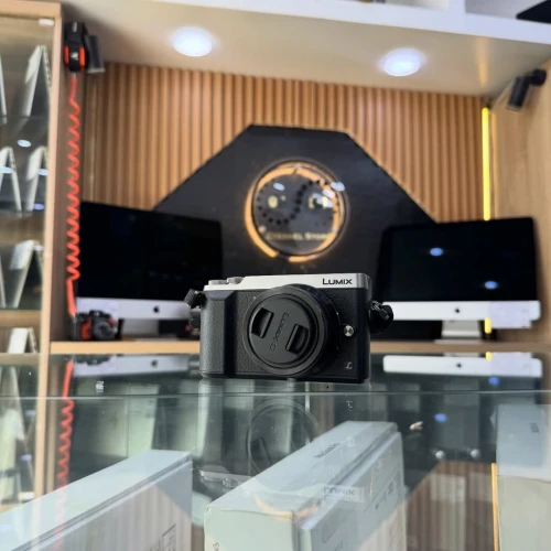 Lumix GX80 avec 12-32mm en excellent état batterie et chargeur