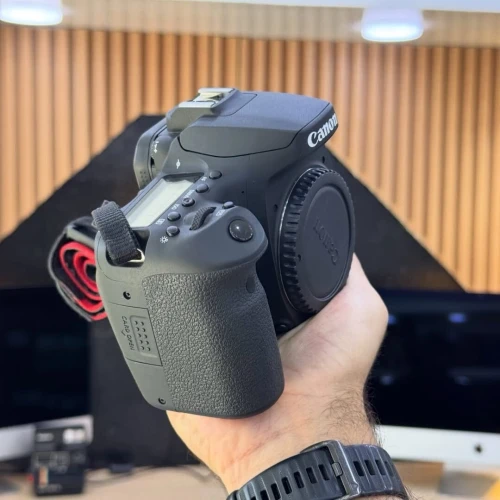 Canon 90D boitier nu en excellent état batterie et chargeur
