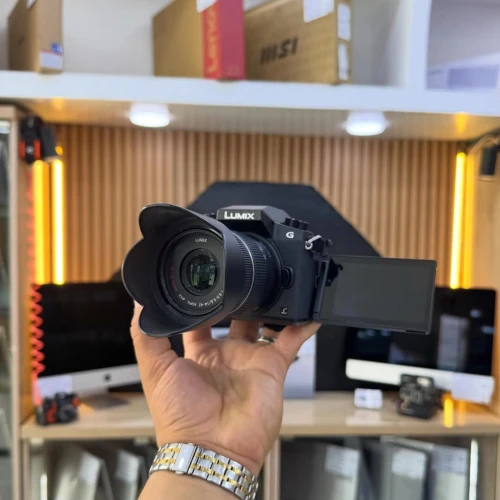 LUMIX G70 avec 14-42mm F3.5-5.6 en excellent état avec batterie et chargeur