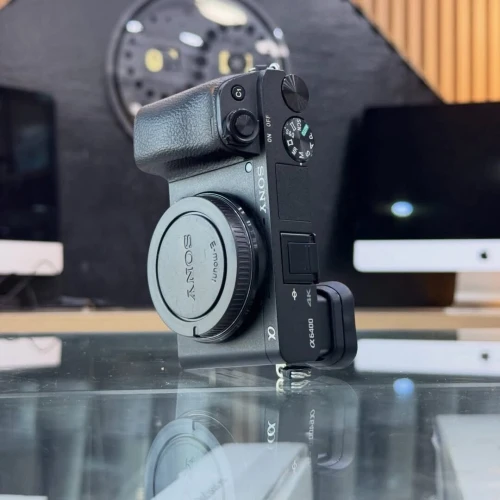 Sony A6400 boitier nu en excellent état batterie et chargeur