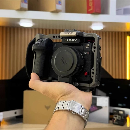 Lumix S1H boitier nu avec bague MC-21 L-EF en excellent état batterie et chargeur