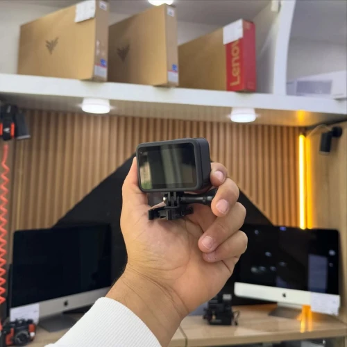 Go Pro Héro 11 Black en excellent état avec 2 batteries et chargeur + Accessoires