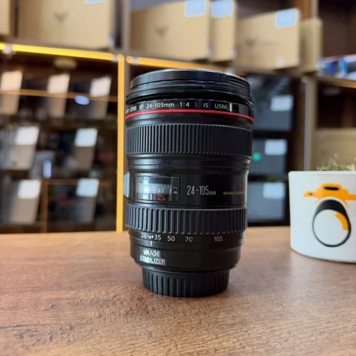Canon 24-105 f4 L en excellent etat avec les deux bouchons ( des petites rayures sur la lentilles frontales - pas grave)
