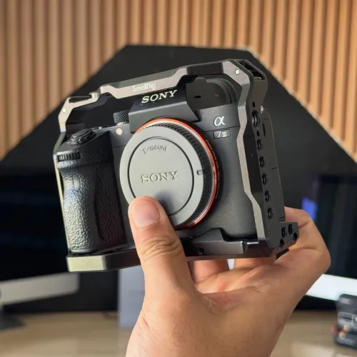 Sony A7 III avec cage smallrig en excellent état batterie et chargeur