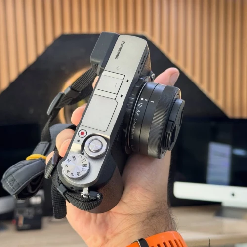 Lumix GX80 avec 12-32mm en excellent état batterie et chargeur