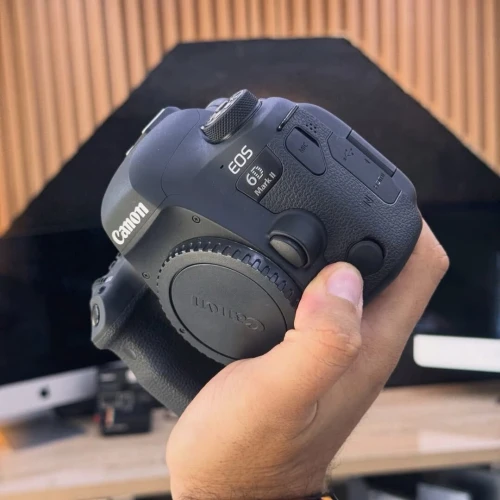 Canon 6D MARK II boitier nu état comme neuf avec batterie et chargeur
