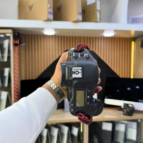 Canon 1D Mark IV boitier nu en excellent état avec batterie