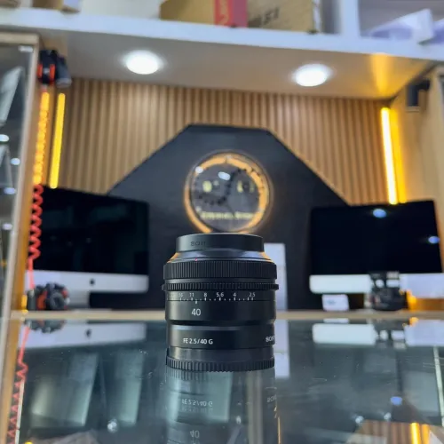 OBJECTIF SONY E-mount 40mm F2.5 G en excellent état avec bouchon
