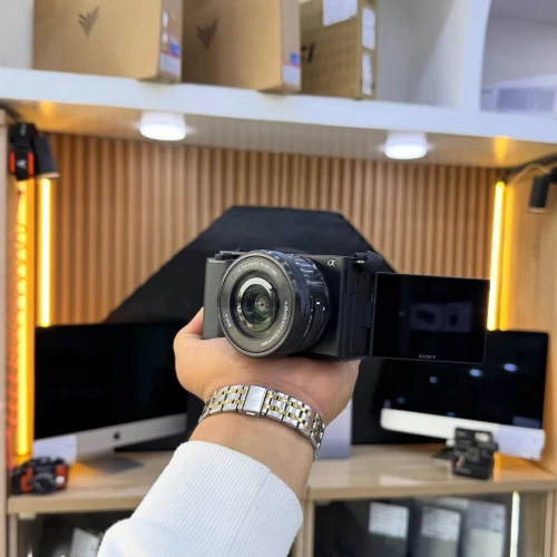 Sony ZV-E10 avec 16-50mm F3.5-5.6 en excellent état batterie et chargeur