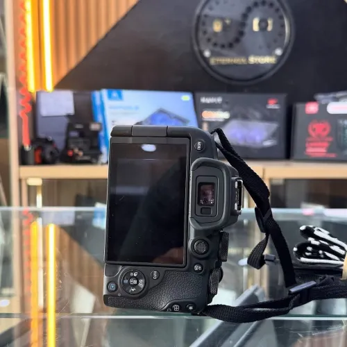 Canon R10 Nu avec Bague RF-EF en excellent état