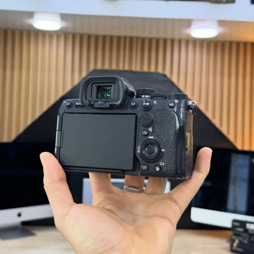 Sony a7 iv en tres bon état avec batterie et chargeur