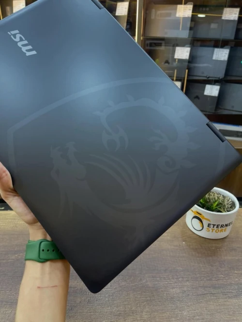 MSI CROSSHAIR 18HX AI ULTRA 9-275HX 32GB/1TB NVIDIA RTX 5070 8GB