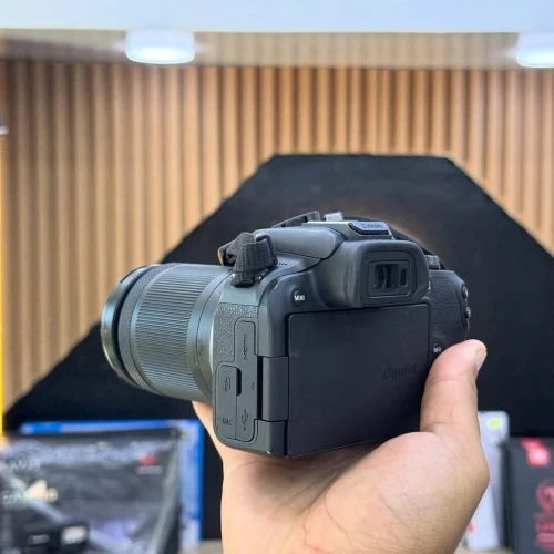 Canon R10 avec 18-150mm en excellent état