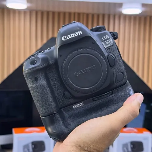 Canon 5D MARK IV boitier nu en excellent état avec grip batterie et chargeur