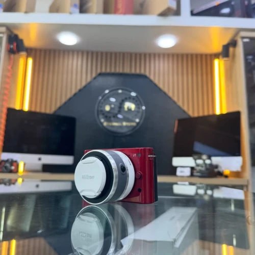 NIKON J1 avec 10-30mm F3.5-5.6 en excellent état avec batterie