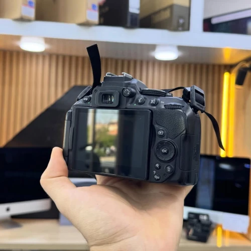 Nikon D5300 avec objectif 16-85mm en excellent état batterie et chargeur