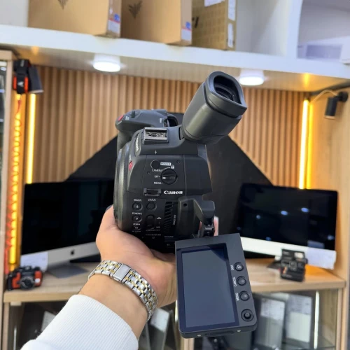 Canon C100 Mark II boitier nu en excellent état avec batterie