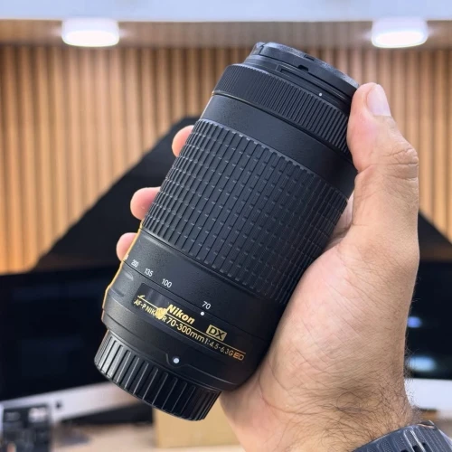 Nikon 70-300mm DX f/4.5-6.3 en excellent état