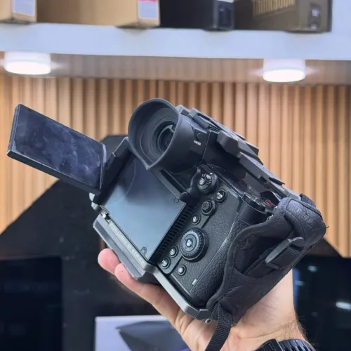 Lumix S1H boitier nu avec bague MC-21 L-EF en excellent état batterie et chargeur