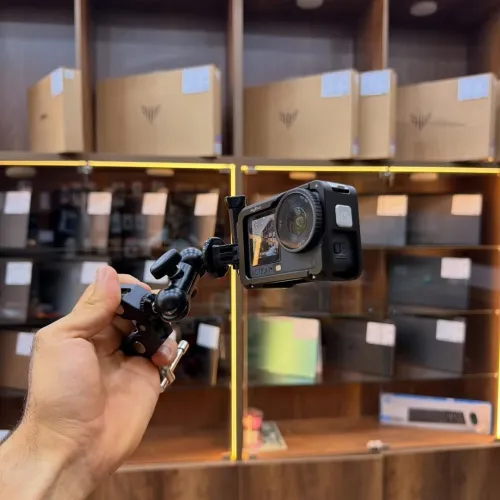 Dji osmo action 6 en excellent etat comme neuf avec sacouche plus cage metalique et support