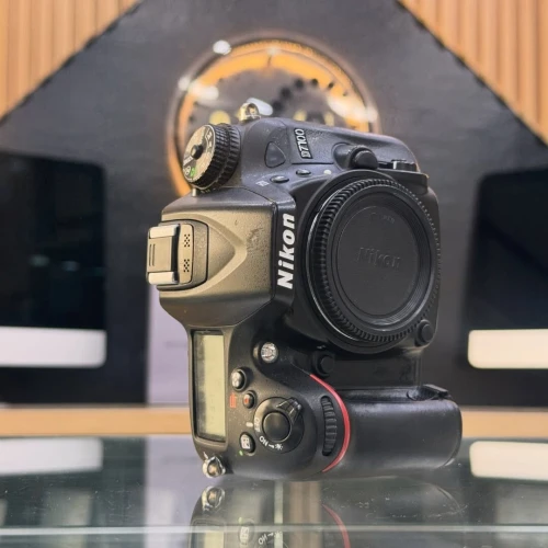 Nikon D7100 boitier nu en excellent état batterie et chargeur