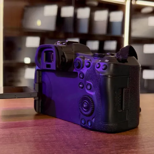 Canon R5 nu en excellent état batterie et chargeur
