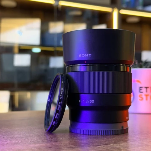 Sony 50 1.8 oss dans
