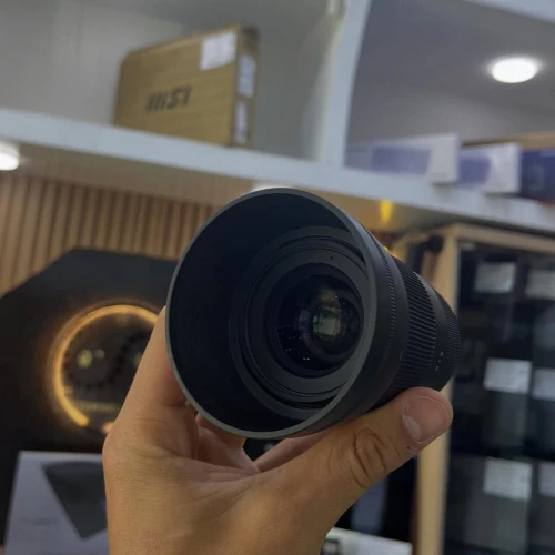 OBJECTIF SIGMA SONY E-mount 30mm 1.4 en excellent état avec bouchon