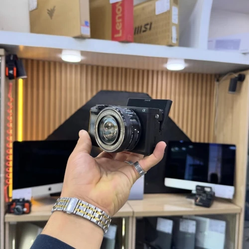 Sony A6400 avec 16-50mm F3.5-5.6 en excellent état batterie et chargeur