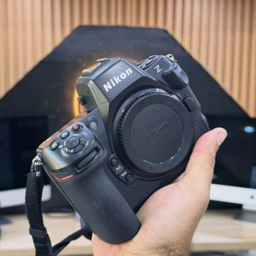 Nikon Z8 boitier nu en très bon état batterie et chargeur