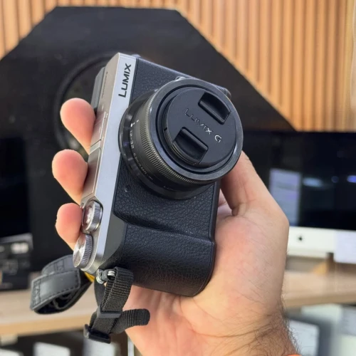 Lumix GX80 avec 12-32mm en excellent état batterie et chargeur