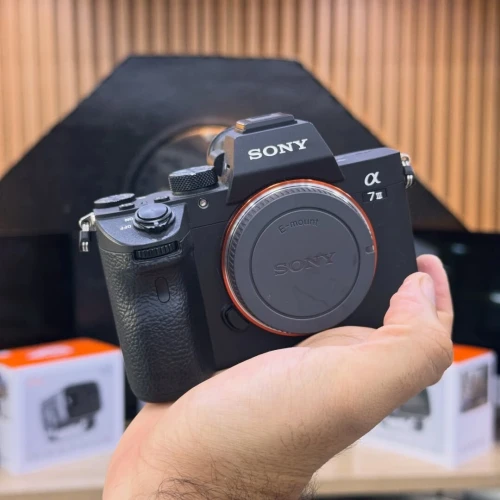 Sony A7 III boitier nu en excellent état batterie et chargeur