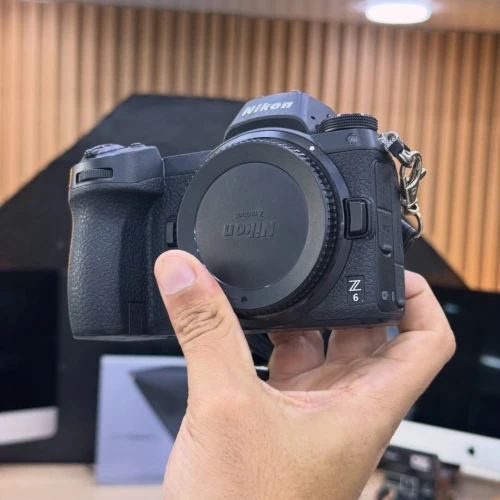 Nikon Z6 boitier nu en excellent état batterie et chargeur