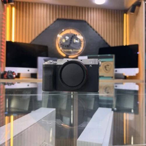 Sony A7C boitier nu en excellent état batterie et chargeur