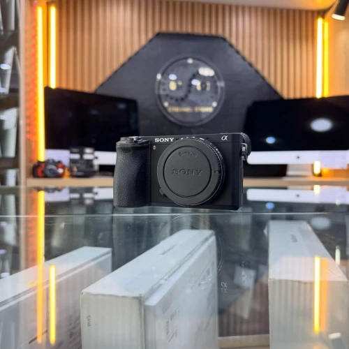 Sony A6500 boitier nu en excellent état batterie et chargeur  Click : 9k