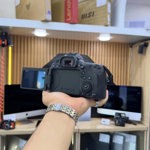 Canon 6D Mark II boitier nu avec protection en excellent état batterie et chargeur