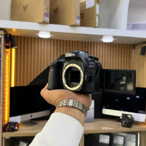 Canon 80D boitier nu en excellent état batterie et chargeur