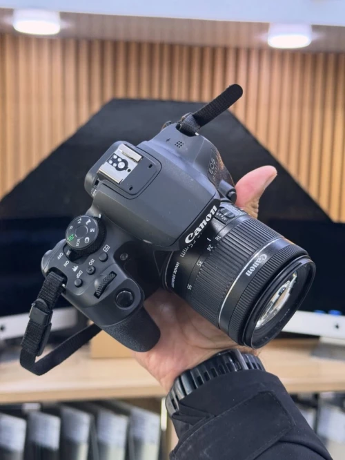 Canon 850D avec 18-55mm STM en excellent état