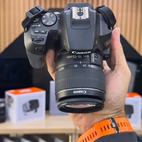 Canon 250D avec 18-55mm comme neuf avec batterie et chargeur