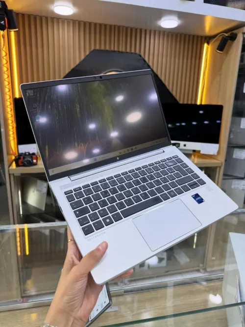 HO ELITEBOOK 640 G10  I7-1345U 16 GB/256 GB
