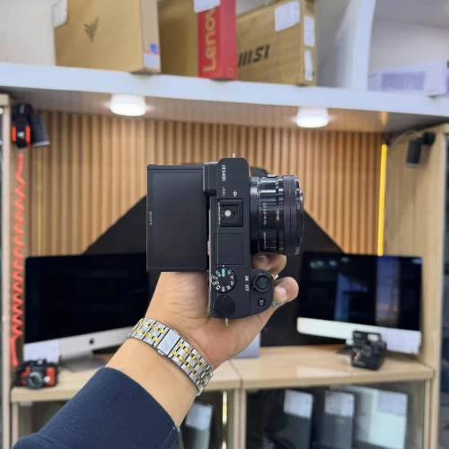 Sony A6400 avec 16-50mm F3.5-5.6 en excellent état batterie et chargeur