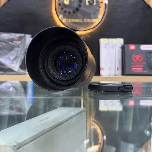 Canon 85mm RF f/2 MACRO IS STM