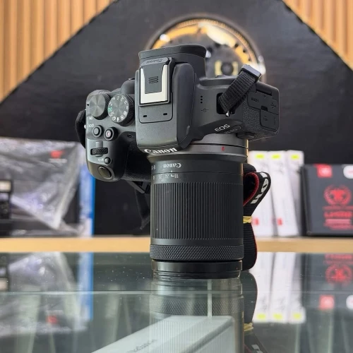 Canon R10 avec 18-150mm en excellent état