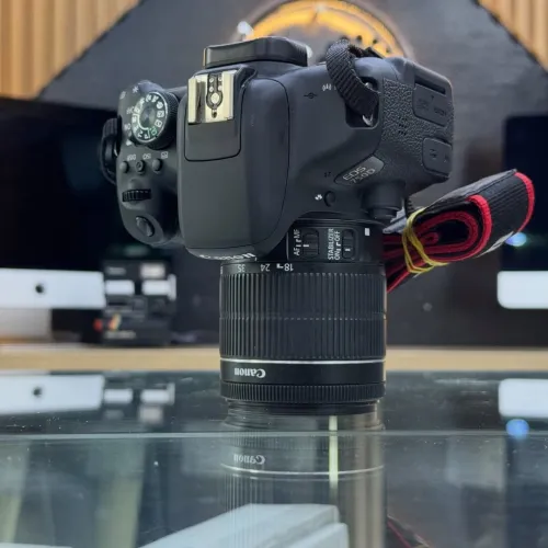 Canon 750D avec 18-55mm en excellent état batterie et chargeur