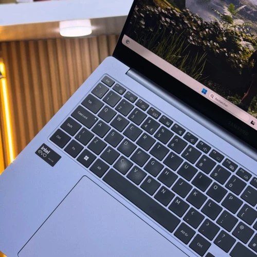 SAMSUNG GALAXYBOOK ULTRA 4