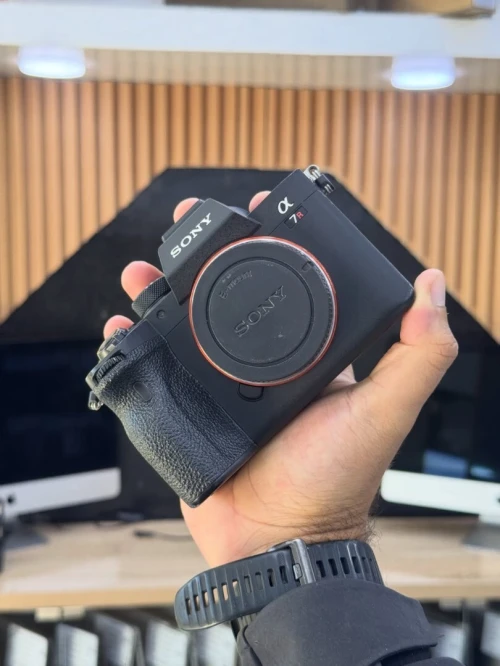 Sony A7R IV boitier nu en excellent état batterie et chargeur