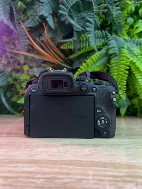 Canon r10 avec kit lens